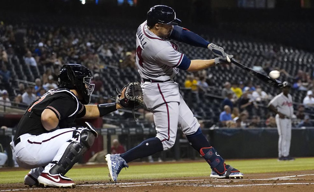 Adam Duvall da jonrón pero lo pierde por rebasar a corredor [VIDEO]