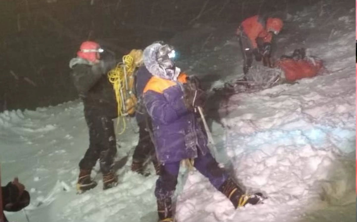 El momento del rescate. (EFE)