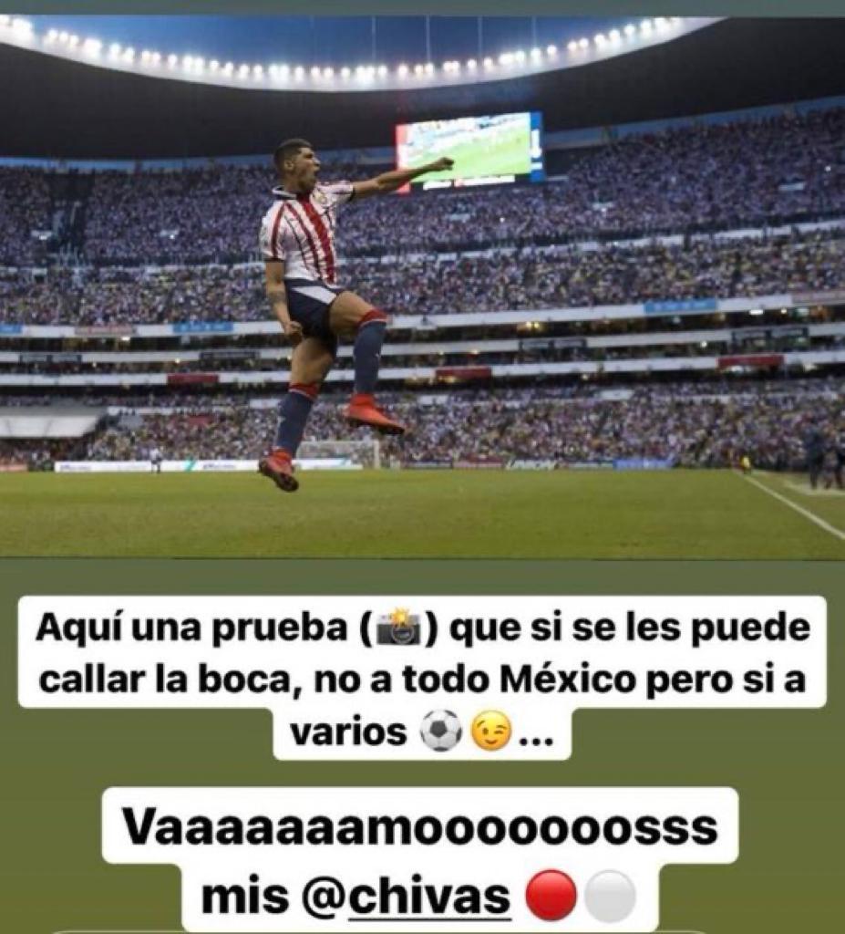 Alan Pulido celebrando gol en el Azteca