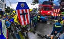 Camión de Chivas se topó con mucha afición en su camino al Azteca. Fotos: Mexsport / Mediotiempo