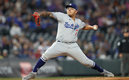 Julio Urías llegó a 19 triunfos en la temporada. (Foto: AFP)