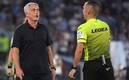 Mourinho no puedo evitar criticar al arbitraje. Foto: Reuters