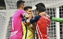 Ponce le picó los ojos a Martín tras sujetarlo del rostro. (Foto: Imago7)