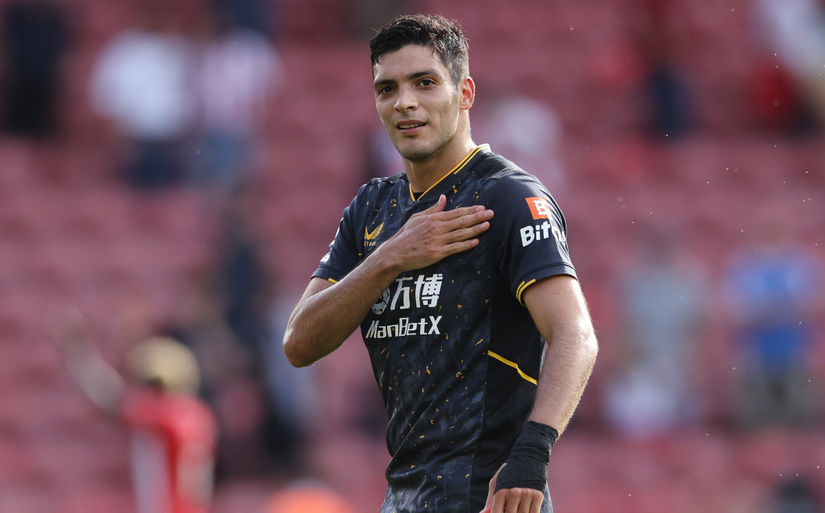 Raúl Jiménez festeja gol con los Wolves. (FOTO: Reuters)