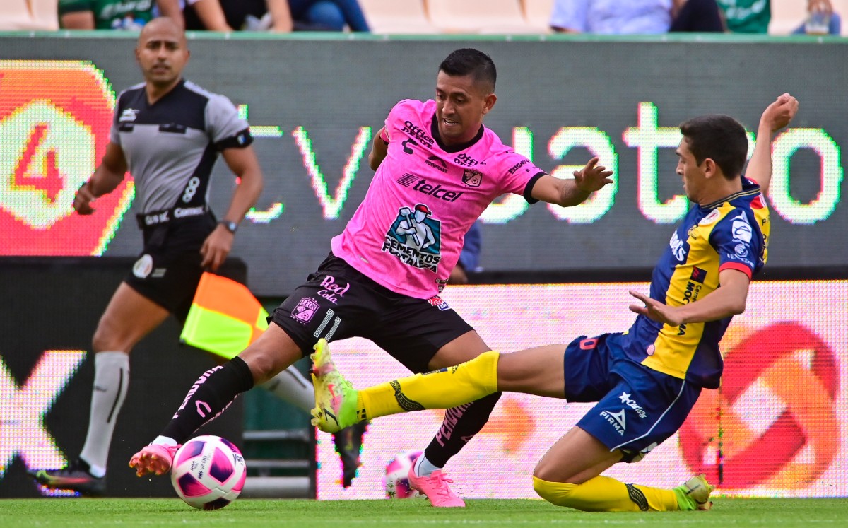Elías Hernández se quita una barrida. Foto: Imago7