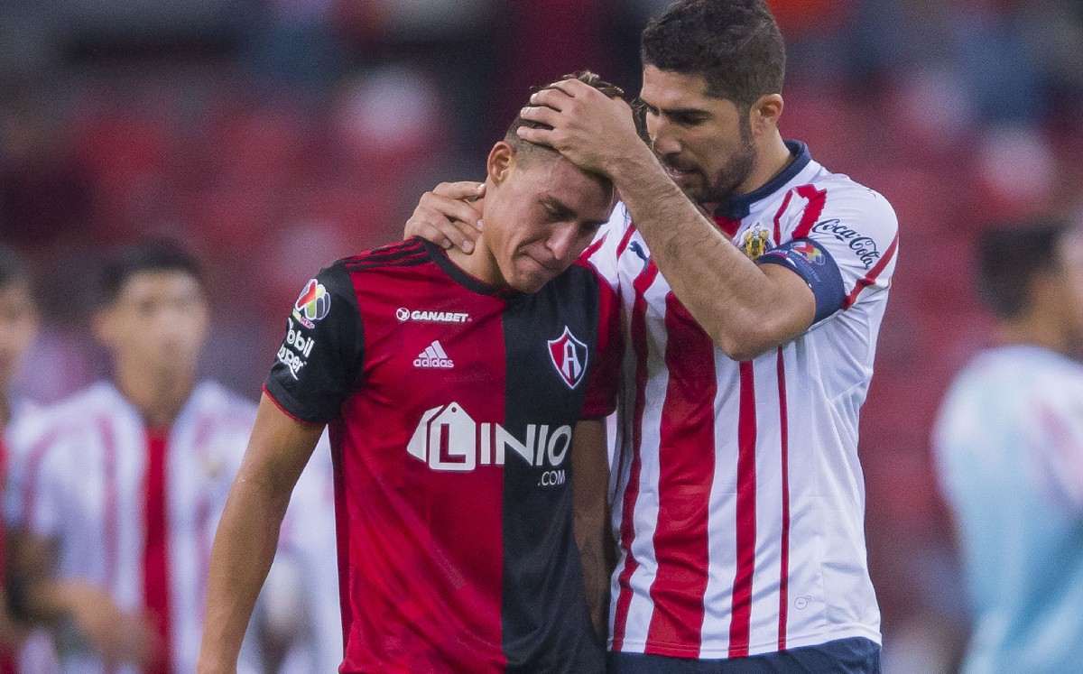En esta imagen se aprecia el dolor del Atlas al caer en el Clásico Tapatío del Apertura 2018, cuando inició la mala racha de los Zorros. (Foto: Mexspo