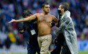 Espontáneo se metió a la cancha del Azteca. Foto: Imago7