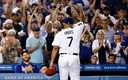 Julio Urías logró su triunfo 20 en la actual campaña de la MLB (AFP)