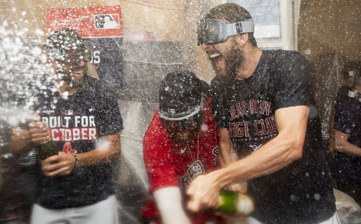 El festejo continuó en los vestidores. (Red Sox)