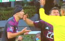 El jugador del Napoli le acomodó un duro golpe a Raúl Jiménez. (Foto: Especial)