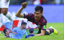 Codazo al Chucky Lozano de un jugador hondureño que quedó en amonestación. (Mexsport)