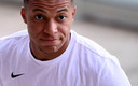 La madre de Mbappé aseguró que están en pláticas para renovar con el PSG. (Foto: AFP)