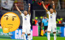 Las fotos compartidas por la Selección de Francia a la izquierda y el PSG a la derecha. (Instagram)