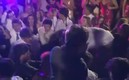 Los estadounidenses se arrodillaron al escuchar 'Payaso de rodeo'.