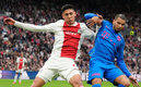Edson cumplió en zona defensiva | Twitter @AFCAjax