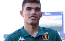 Johan Vásquez vive su primera temporada en Europa con el Genoa. (TW @GenoaCFC)