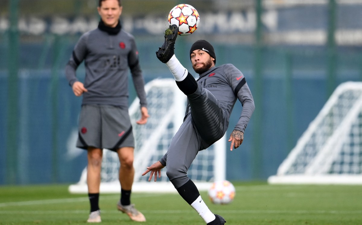 Neymar participó en una parte del entrenamiento con el PSG