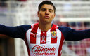 Ronaldo Cisneros celebrando con Chivas el segundo gol ante Toluca. (Mexsport)