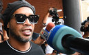 Ronaldinho desea éxito a Messi. (Foto: AFP)