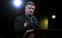 Alec Baldwin está consternado por la muerte de su compañera. FOTO: Reuters.