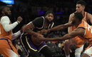 Anthony Davis discutió con  Dwight Howard. (Foto: AFP)