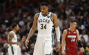 Giannis Antetokounmpo y los Bucks sufrieron una derrota histórica | AFP