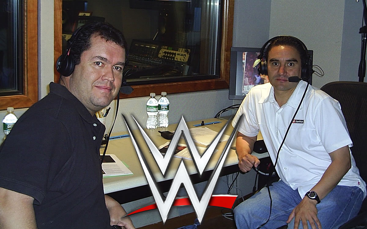 Javier Sahagún y Jorge Pietrasanta narraron WWE en México para Televisa. (@Javier_Sahagun)