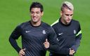 Carlos Vela intenta convencer a Griezmann de fichar con LAFC (AP)