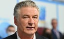 Alec Baldwin encaró a los reporteros que lo han seguido. (FOTO: AFP)
