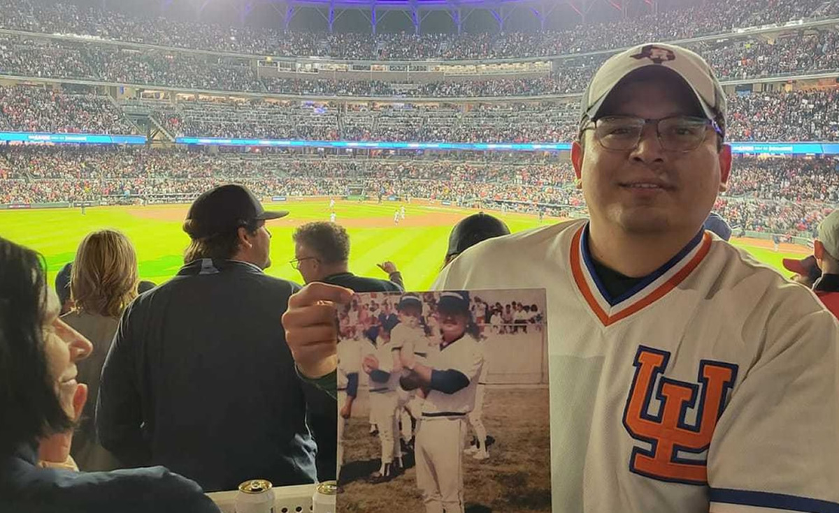 "Promesa cumplida", fan mexicano acude a SM en honor a su padre