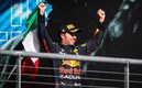 Checo Pérez festeja el podio en el GP de Estados Unidos. (FOTO: Mexsport)