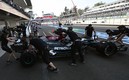 El trabajo alrededor de los bólidos de Mercedes, como el de Lewis Hamilton, va más allá de la pista. Foto: AFP