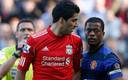 En 2011,  Patrice Evra recibió insultos racistas por parte de Luis Suárez (Reuters)