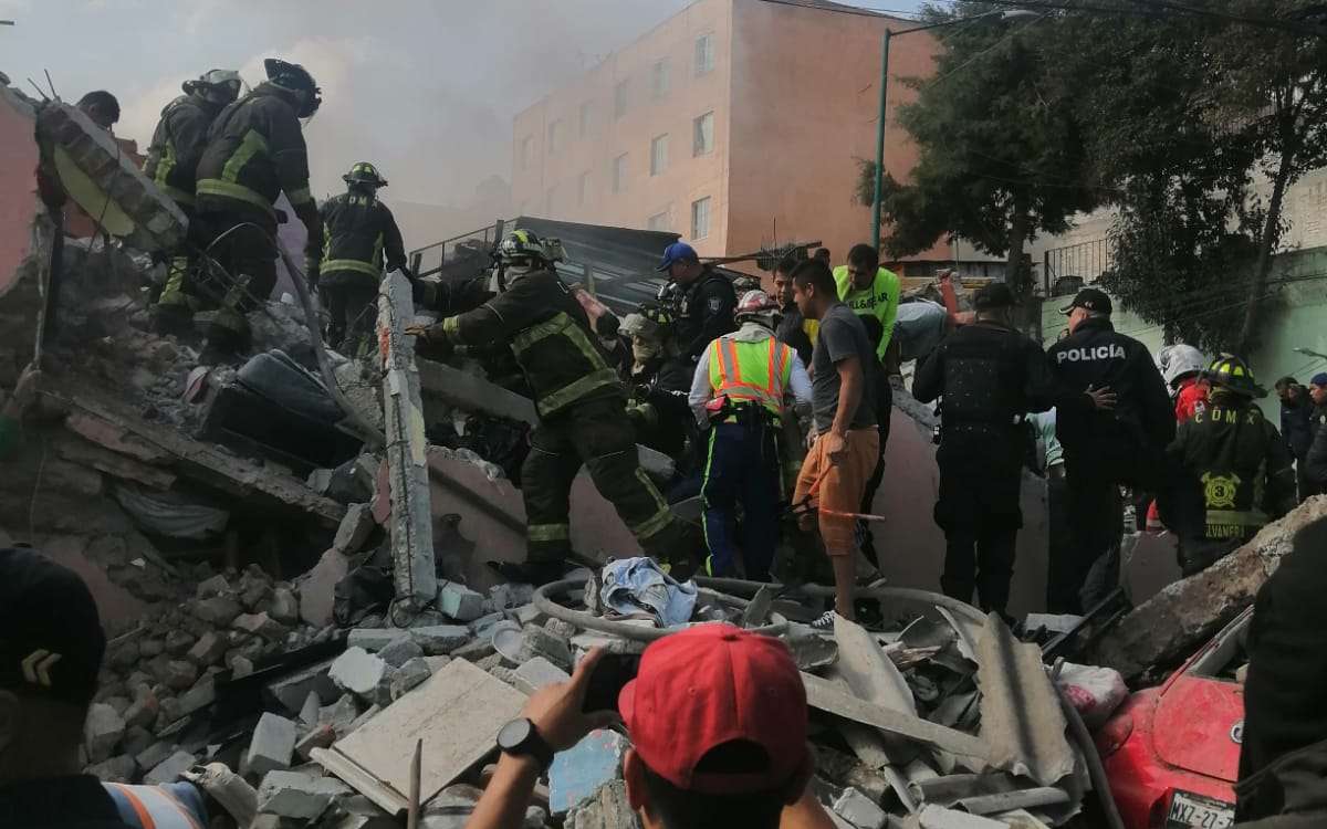 Se registra fuerte explosión y derrumbe de vivienda en la CDMX