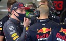 Max Verstappen dialogando con su equipo en el GP de Brasil. FOTO: AFP.