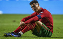 CR7 no aguantó el dolor por la derrota de Portugal ante Serbia. (Foto: AFP)