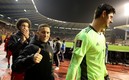 Hazard y Courtois en el festejo por el boleto al Mundial. Foto: Reuters