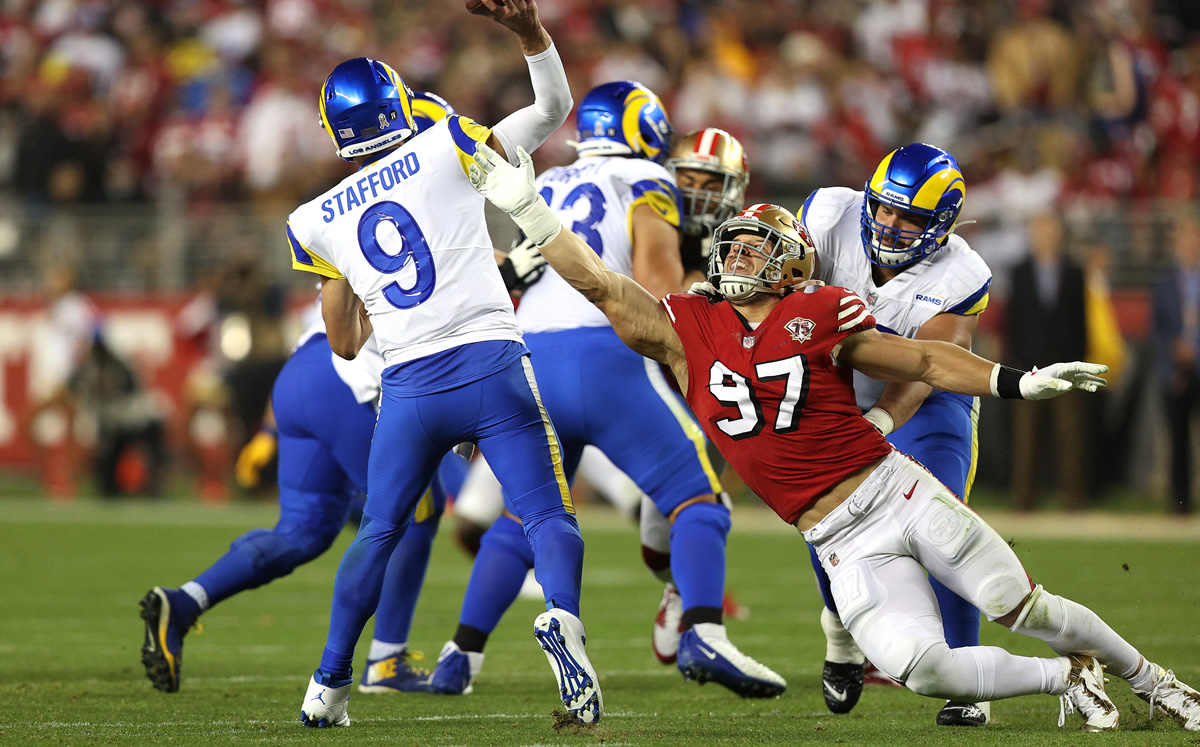 Nick Bosa fue de los que brilló por 49ers. (Foto: AFP)