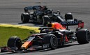 Mercedes y Verstappen volvieron a reglara un gran duelo en la F1. FOTO: AFP.