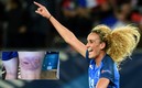 Kheira Hamraoui mostró sus heridas. FOTOS: AFP | L'Équipe.