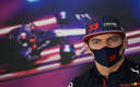 Verstappen hablando con la prensa en Qatar. (AFP)
