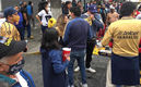 Aficionadas de Pumas pelearon afuera del Nemesio Diez. (Foto: Édgar Malagón)