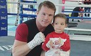 El hijo del Canelo quiere seguir sus pasos en el boxeo.