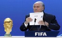 Blatter dando a conocer que Qatar sería la sede del Mundial de 2022. (Reuters)