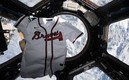 Así luce el jersey de los Braves desde el espacio. Foto: Twitter @astro_kimbrough