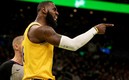 LeBron James estuvo en el ojo del huracán por su conato con Isaiah Stewart. FOTO: AFP