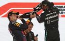 Max Verstappen ironizó sobre la sanción que le dio la FIA y la impuesta a Hamilton. (Foto: AFP)