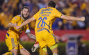 Florian Thauvin celebra con Gignac tras el gol del empate en la Semifinal de Ida. (Mexsport)