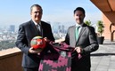 Marcelo Ebrard y Yon de Luisa tuvieron una charla cordial. FOTO: @m_ebrard