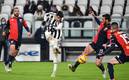 Johan Vásquez poco pudo hacer para evitar la caída del Genoa (Foto AFP)